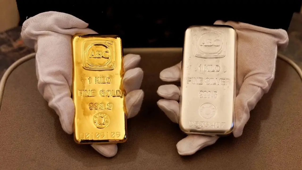 تراجع أسعار الذهب والفضة وسط مخاوف تقلبات الفائدة وتعثر المحادثات العالمية المستمرة